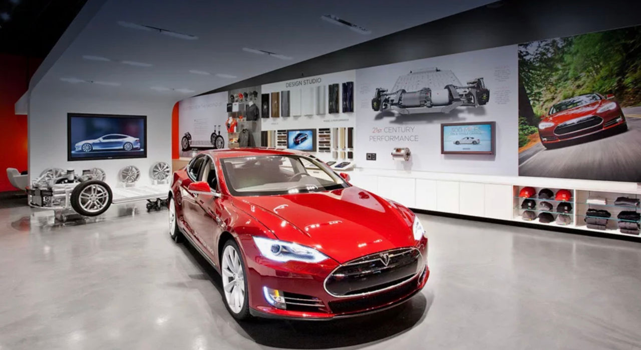 Vânzările companiei Tesla în Europa scad rapid pentru a șaptea lună consecutiv.