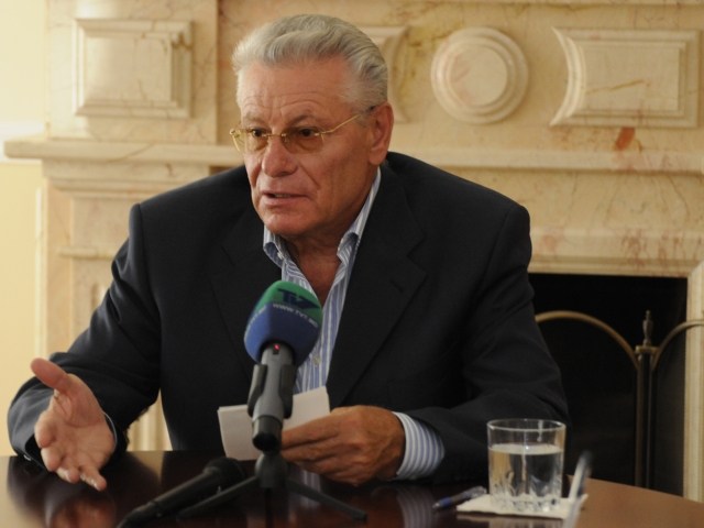 Vedeți aici emisiunea Alb&amp;Negru cu Petru Lucinschi, 23 ianuarie 2014
