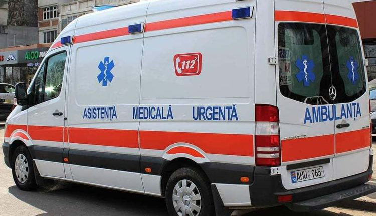 В Бельцах мужчина умер на остановке общественного транспорта.
