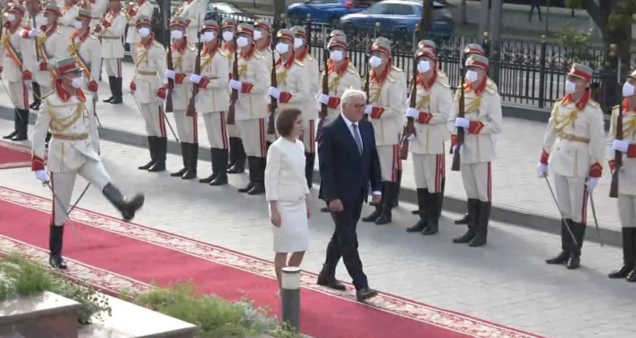 В Кишинев прибыл президент Германии Франк-Вальтер Штайнмайер.