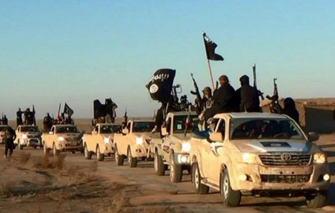 Госдеп США сам отправил джипы и пикапы Toyota боевикам из ИГИЛ. Фото: ap.org