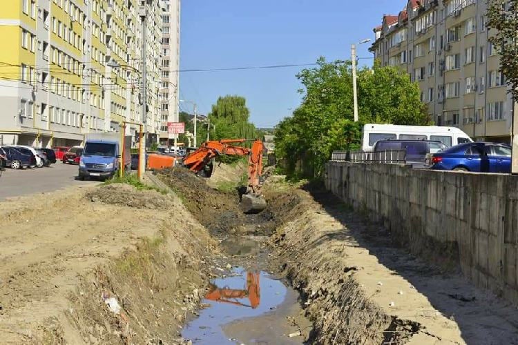 Русло реки Дурлешты, протяженностью 550 м, очистили от мусора.