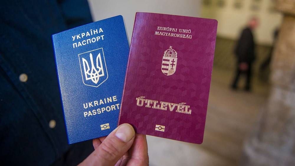 Власти Венгрии массово изымают паспорта, выданные украинцам в Закарпатье.