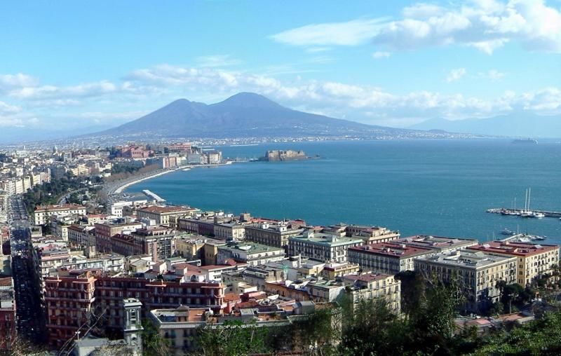 După o serie de asasinate în numai câteva zile, fără precedent din 2004, locuitorii din Napoli se tem de o reluare a ciclului de reglări de conturi între clanurile mafiote, scrie presa italiană.
