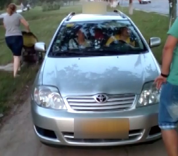 Conducătorul auto riscă o amendă de 1 000 de lei.