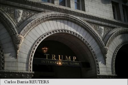 Donald Trump a început să strângă fonduri pentru campania de realegere, printr-un dineu la Trump Hotel. 