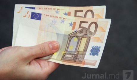 Un poliţist din cadrul Inspectoratului de Poliţie Ştefan Vodă a fost reţinut fiind bănuit de corupere pasivă şi trafic de influenţă.