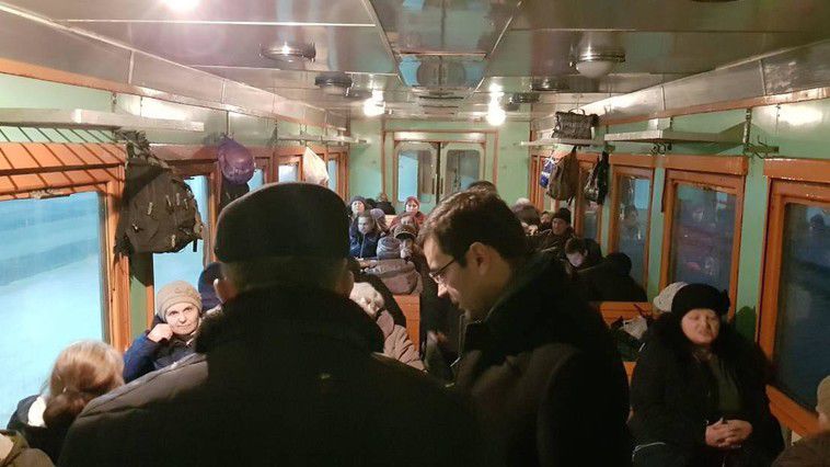 Ministrul Gaburici, surprins printre călătorii trenului Chișinău-Ungheni