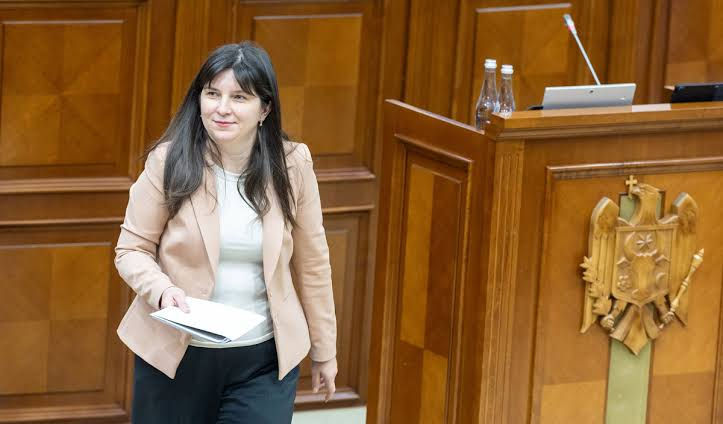 Guvernul consideră echitabilă impozitarea școlilor private.