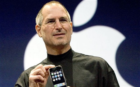 Steve Jobs, în 2010, despre ipoteza unui iPhone cu ecran mai mare: "Nu ar cumpăra nimeni aşa ceva. Nu poţi să îl ţii în mână".