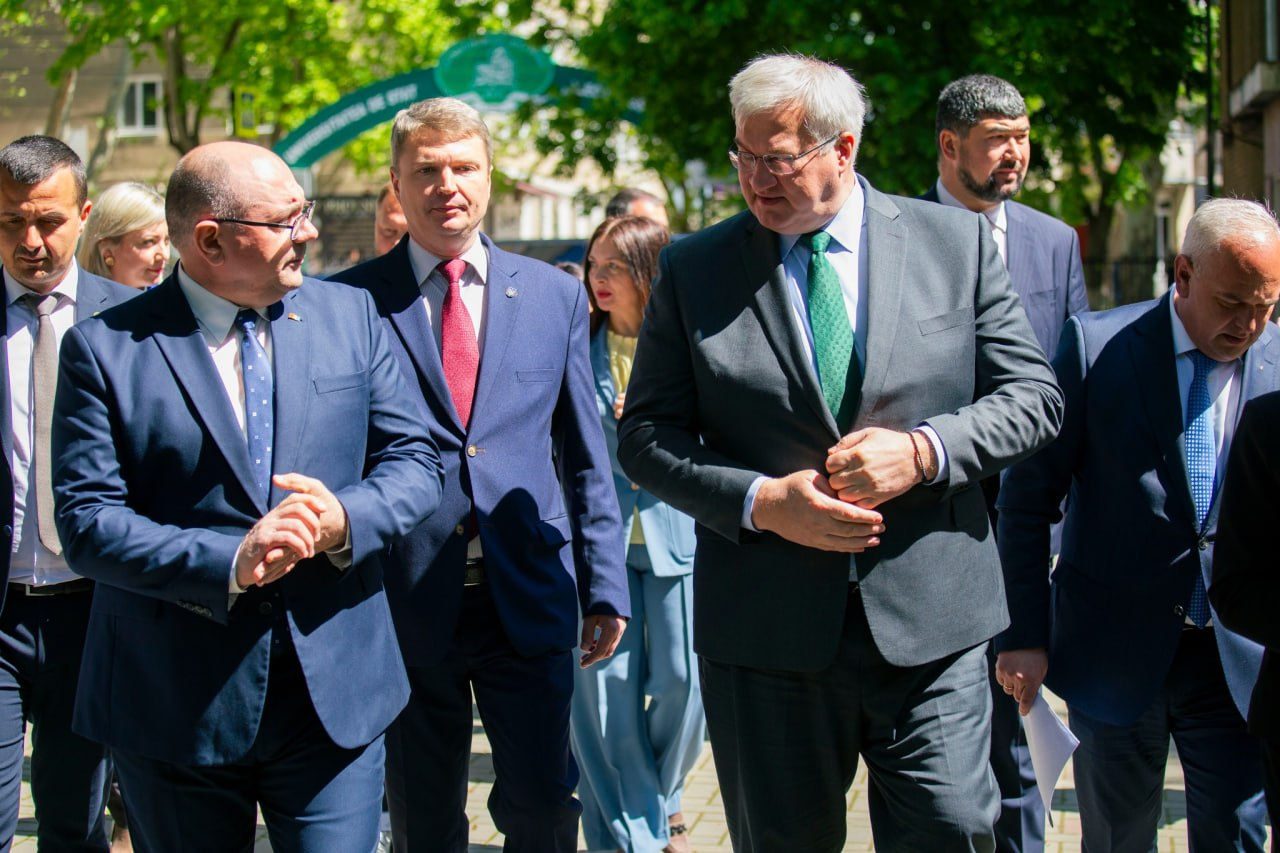 Глава МИД Украины приехал в Бельцы и встретился с Петковым.