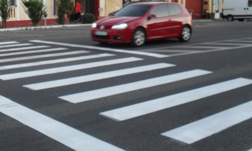 Totodată, a fost reîmprospătat marcajul pe zebrele din preajma instituţiilor de învăţământ şi a celor publice.