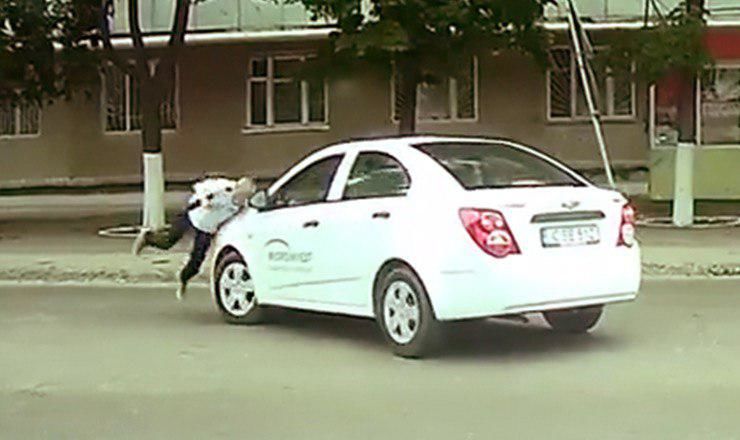 Момент наезда на пешехода в Кишиневе попал на видео.