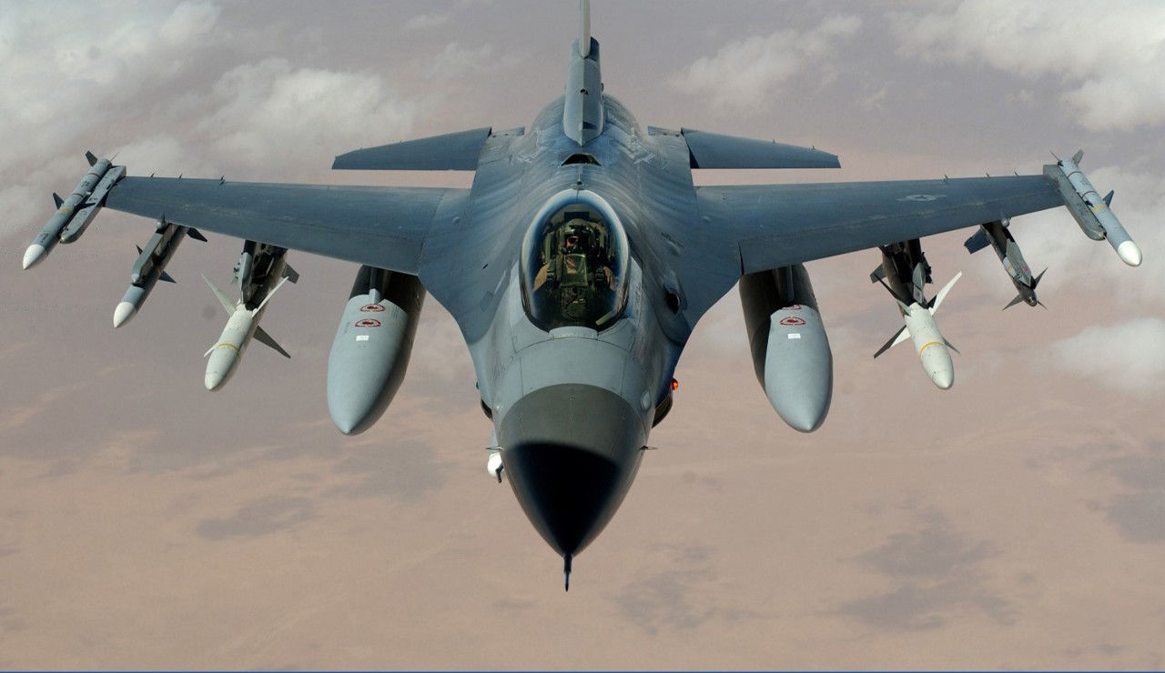 ВВС Румынии эксплуатируют парк из 17 F-16, закупленных в Португалии.
