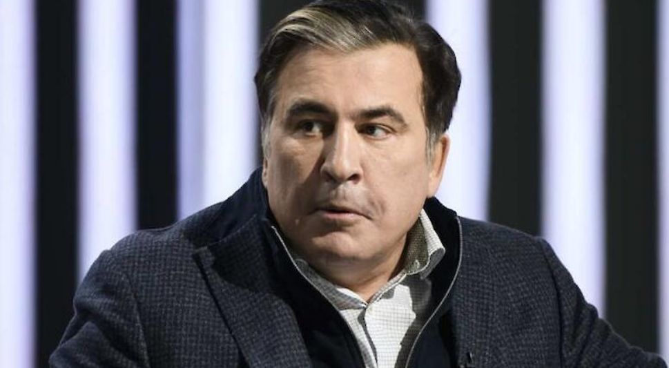 Личный врач Саакашвили заявил, что тот не может встать с кровати.