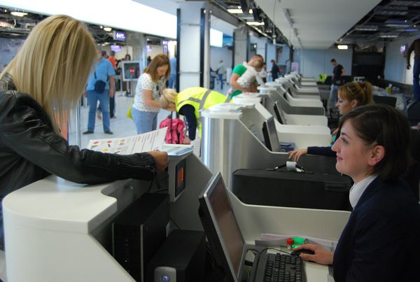 Un hot din Transnistria depistat cu document române false. Foto: airport.md