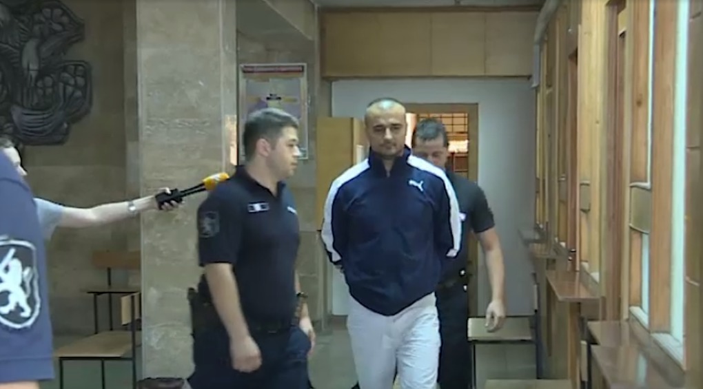 Прокуроры говорят, он хотел скрыть преступление, не пуская к детям родителей.