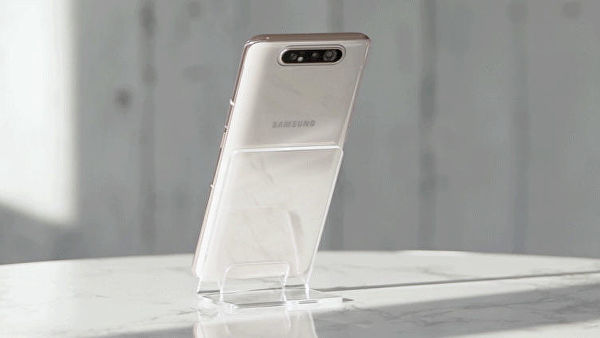 Samsung представила смартфон-слайдер с поворотной камерой.