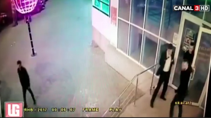 Un agent de pază a fost internat în stare gravă, după ce a fost înjunghiat în abdomen.