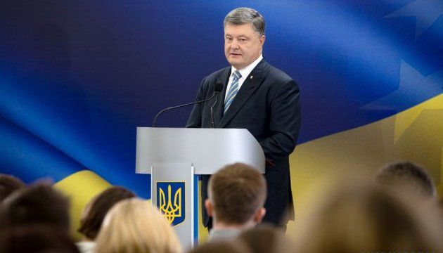 Петр Порошенко: "Мы не будем и не должны спрашивать у Путина, как нам жить в Украине".