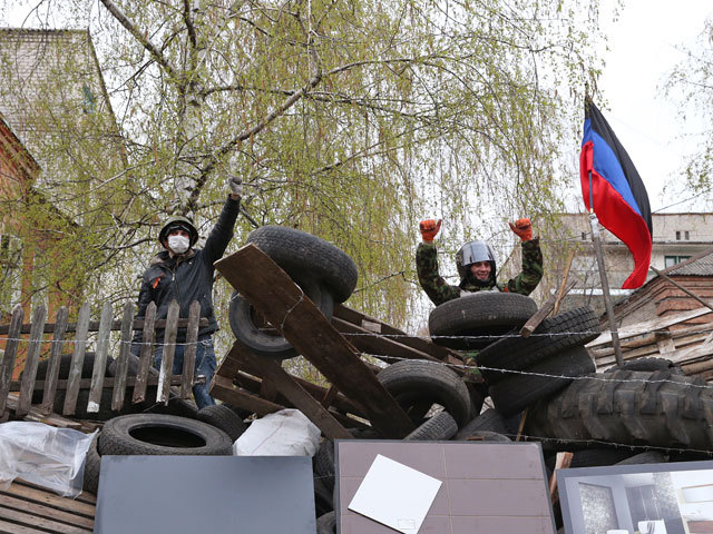 14 апреля в городе Горловка Донецкой области митингующие перекрыли центральную улицу.