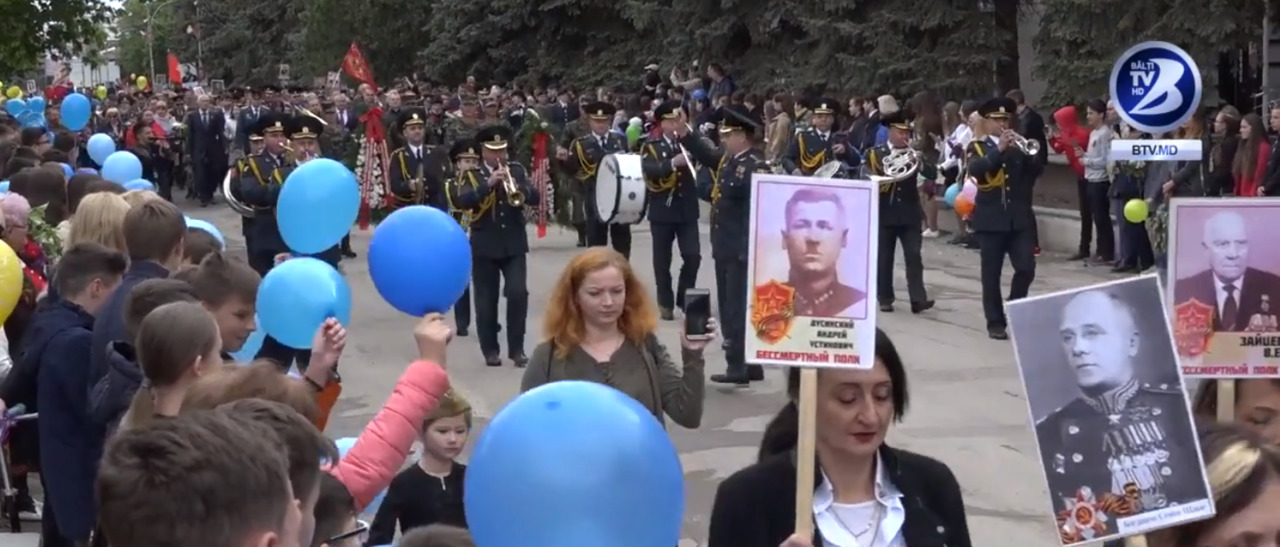 Бельчане возложили цветы к воинским мемориалам.