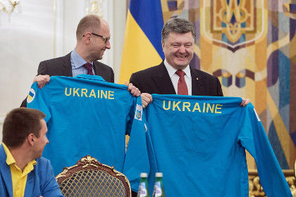 Арсений Яценюк и Петр Порошенко.  Фото: Михаил Маркив / «Коммерсант»