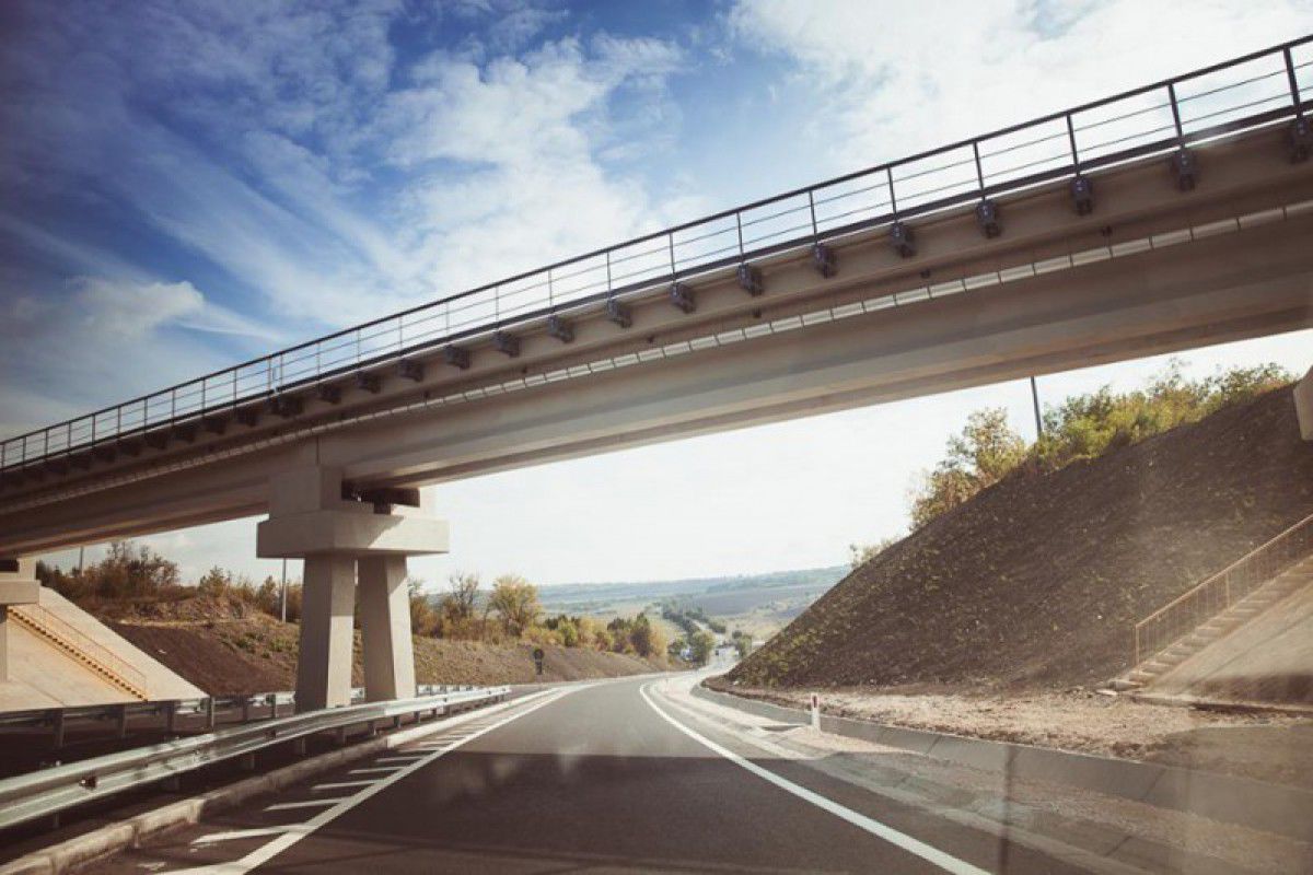 Șoferii vor avea o economie de 50% din taxa de utilizarea drumurilor dacă o vor achita până de sărbători. Foto: agora.md