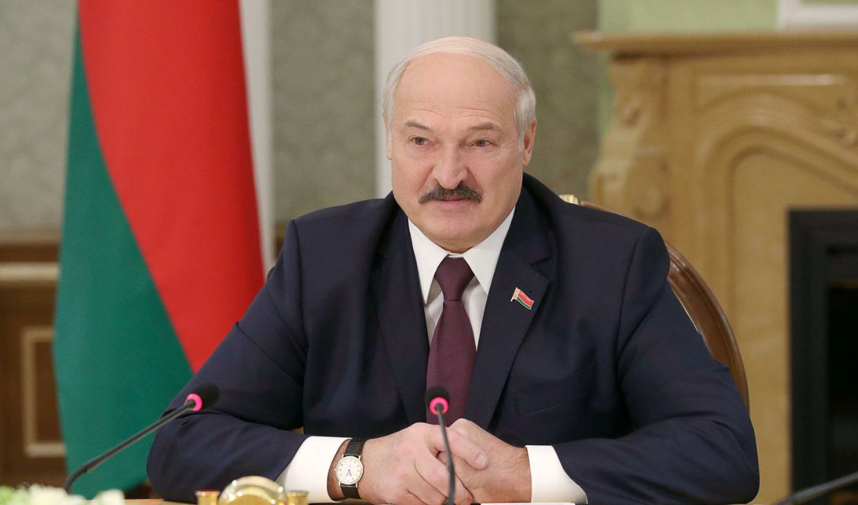 Лукашенко - белорусам: Зубы сжали - и вперед, делайте то, что я говорю.