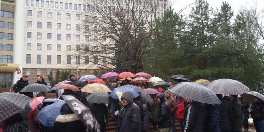 Localnicii din Puhoi au protestat la Parlament.