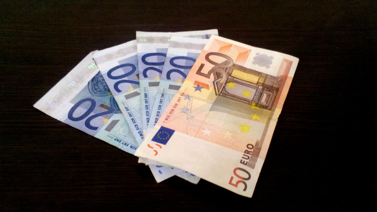 Banca Națională a Moldovei a stabilit pentru ziua de azi un curs oficial de 21.51 de lei pentru un euro, cu opt bani mai mult decât ieri.