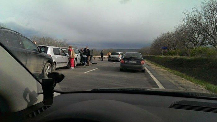 Patru mașini s-au ciocnit pe șoseaua Chișinău-Bălți, în apropierea localității Ratuș. Foto: facebook.com
