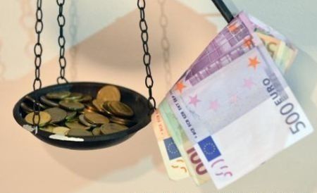 Euro a luat-o razna după victoria Angelei Merkel la alegerile din Germania. Foto: antena3.ro