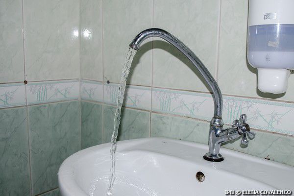 Есть разница между качеством водопроводной воды в муниципии Кишиневе и бутилированной водой.
