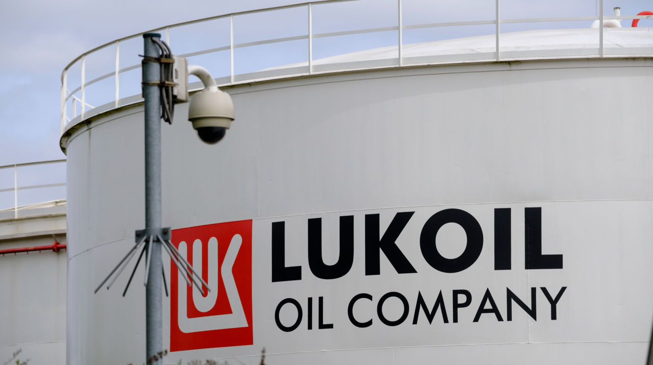 Guvernul României a aprobat un mecanism de preluare a controlului asupra activelor Lukoil.