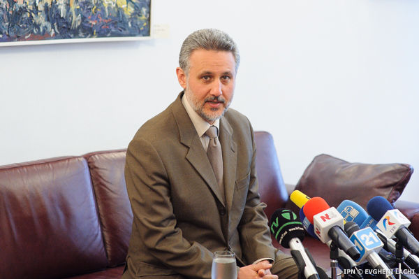 Ambasadorul român la Chişinău, Marius Lazurca.
