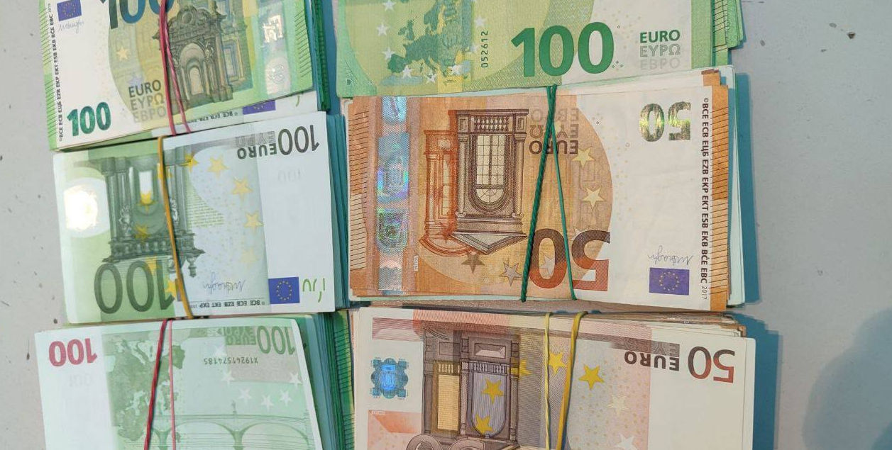 Гражданка Молдовы пыталась незаконно вывезти из страны €26 тысяч.