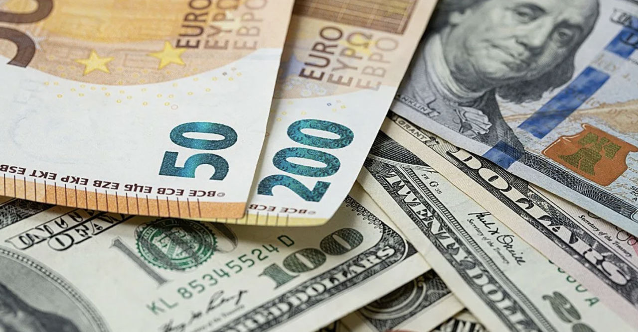 Euro a atins un nou maxim istoric în raport cu dolarul.