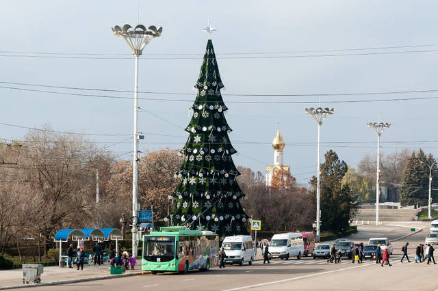 В этом году елка в Тирасполе, по мнению многих, была красивее кишиневской. Фото: forum-pmr.net