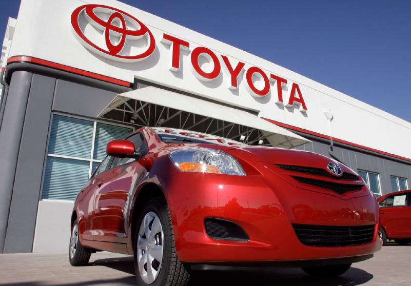 Printre modelele rechemate la service se află Camry, Corolla, RAV4, Yaris și Aurion, produse în perioada 2006 — 2010, și Highlander, Tundra, Sequoia, Scion xB fabricate între 2005 — 2010.