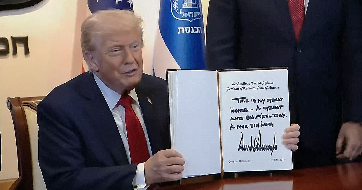 Trump a ajuns în parlamentul Israelului și a anunțat că războiul cu Hamas s-a încheiat.