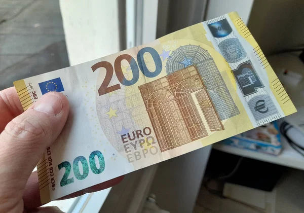 В Германии 50-летнему "вечному студенту" отменили пособие на жилье после 26 лет учебы.
