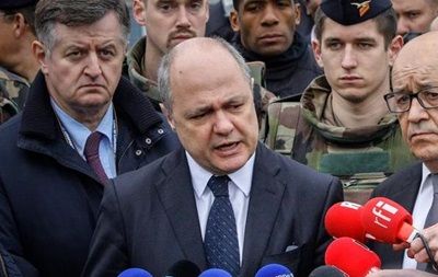 Глава МВД Франции нанимал дочерей в качестве ассистенток.