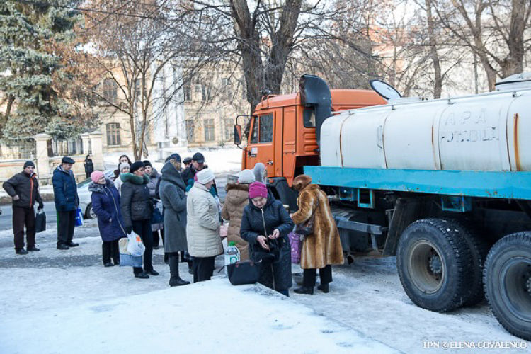 Более 70 тонн питьевой воды будут распределены в церкви Кишинева на Крещение.