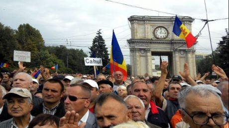 Очень важно, чтобы руководство и люди, требующие перемен на площади, нашли общий язык.