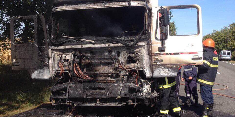 Un camion a luat foc din mers pe traseul Cimișlia - Comrat. 