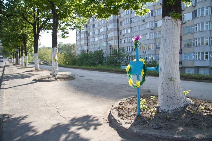 În șase luni, toate obiectele funerare vor fi scoase de pe marginea drumurilor.