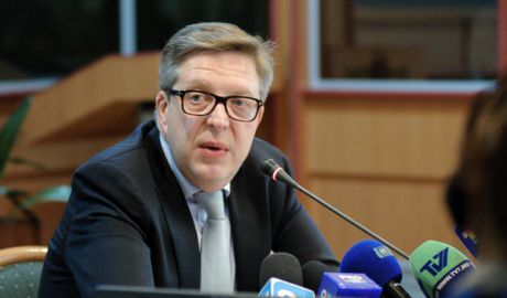 "Если цель партий - это власть, то первичная задача гражданского общества и NGO - защита общественных интересов".