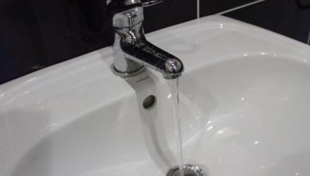 În scopul executării lucrărilor planificate, ÎM „Apă-Canal Chișinău” anunță deconectări de la apă în mai multe sectoare ale capitalei și localitatea Tohatin.