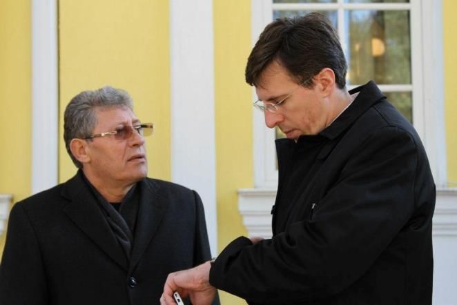 Este sau nu legală vizita lui Ghimpu de noaptea trecută la Chirtoacă. Foto simbol: hotnews.ro